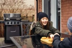 Napoleon Freestyle 425 Gasgrill, Graphit - Mit Sizzle Zone - Modell 2023 32 Napoleon Freestyle 425 Gasgrill, Graphit - Mit Sizzle Zone - Modell 2023 -Napoleon Napoleon Freestyle 425 SIB Lifestyle Balkon 1