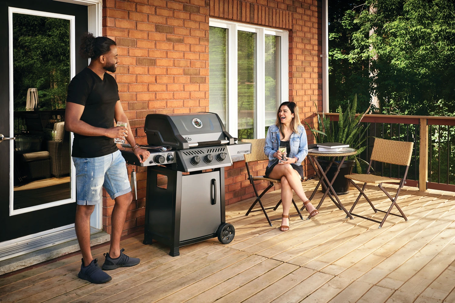 Napoleon Freestyle 365 Gasgrill, Graphit - Mit Sizzle Zone Und Tür - Modell 2023 NEU 14 Napoleon Freestyle 365 Gasgrill, Graphit - Mit Sizzle Zone Und Tür - Modell 2023 NEU – Bild 14