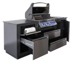 Napoleon Outdoor Küche Oasis Compact 105 Mit Prestige 500 Einbaugrill Und Einbau Sizzle Zone - Inkl. Arbeitsplatte Aus Feinsteinzeug -Napoleon Napoleon Oasis Compact P500 Kuechenrollenhalter Muelleimerschrank 3 1678963773