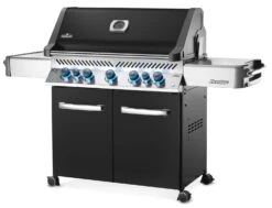 Napoleon Prestige 665 Gasgrill, Schwarz - Mit Safety Glow - Modell 2023 - SMART Deal Inkl. Grillfürst Grill Control -Napoleon Napoleon Prestige 665 schwarz Angle Black KnbsOn