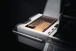 Napoleon Prestige Pro 665-3 Edelstahl Gasgrill Inkl. Drehspieß - Modell 2023 - SMART Deal Inkl. Grillfürst Grill Control Mit Companion Device Und Einstichthermometer 28 Napoleon Prestige Pro 665-3 Edelstahl Gasgrill Inkl. Drehspieß - Modell 2023 - SMART Deal Inkl. Grillfürst Grill Control Mit Companion Device Und Einstichthermometer -Napoleon Napoleon Prestige Pro Sizzle Zone Offen