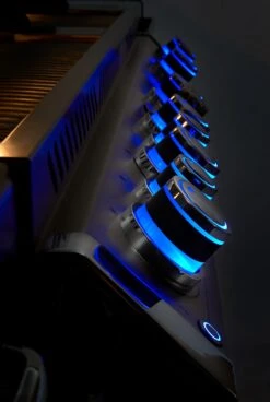 Napoleon Prestige Pro 665-3 Edelstahl Gasgrill, Erdgas Inkl. Drehspieß - Modell 2023 31 Napoleon Prestige Pro 665-3 Edelstahl Gasgrill, Erdgas Inkl. Drehspieß - Modell 2023 -Napoleon Napoleon Prestige Pro beleuchtere Drehregler blau 7