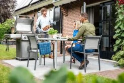 Napoleon Rogue SE 425 Edelstahl Gasgrill Mit Sizzle Zone Und Heckbrenner - Modell 2023 -Napoleon Napoleon Rogue SE 425 Gasgrill Edelstahl Lifestyle