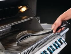 Napoleon Grillbürste Mit Edelstahlborsten Und Grillschaber 5 Napoleon Grillbürste Mit Edelstahlborsten Und Grillschaber -Napoleon napoleon grillbuerste anwendung schaber 62052